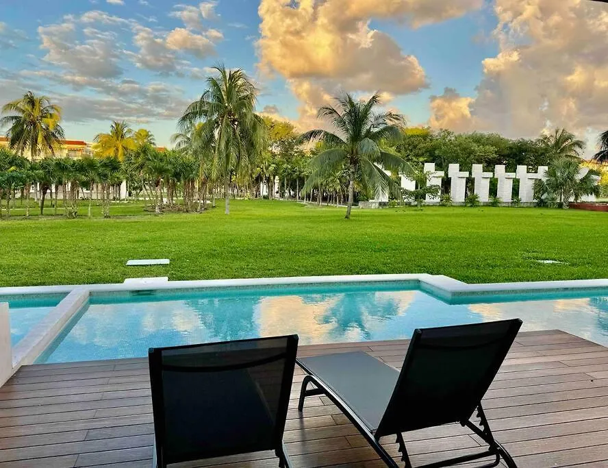 Apartment Private Pool & Jacuzzi, By The Ocean, 2 Bdr Apt Playa del Carmen