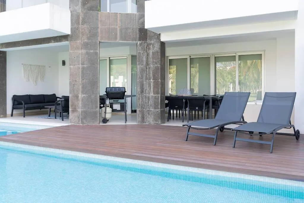 Apartment Private Pool & Jacuzzi, By The Ocean, 2 Bdr Apt Playa del Carmen