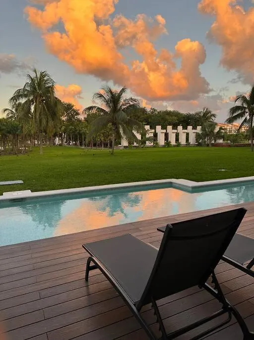 Private Pool & Jacuzzi, By The Ocean, 2 Bdr Apt Playa del Carmen