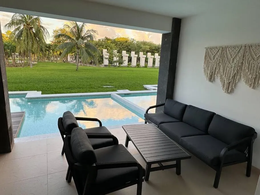 Private Pool & Jacuzzi, By The Ocean, 2 Bdr Apt Playa del Carmen Apartment