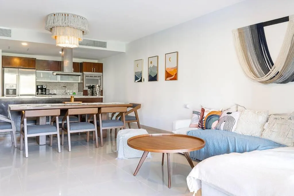 Private Pool & Jacuzzi, By The Ocean, 2 Bdr Apt Playa del Carmen