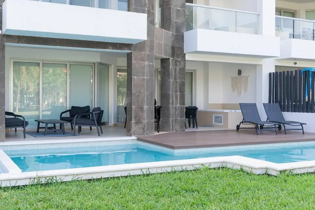 Private Pool & Jacuzzi, By The Ocean, 2 Bdr Apt Playa del Carmen 0*,  Mexico